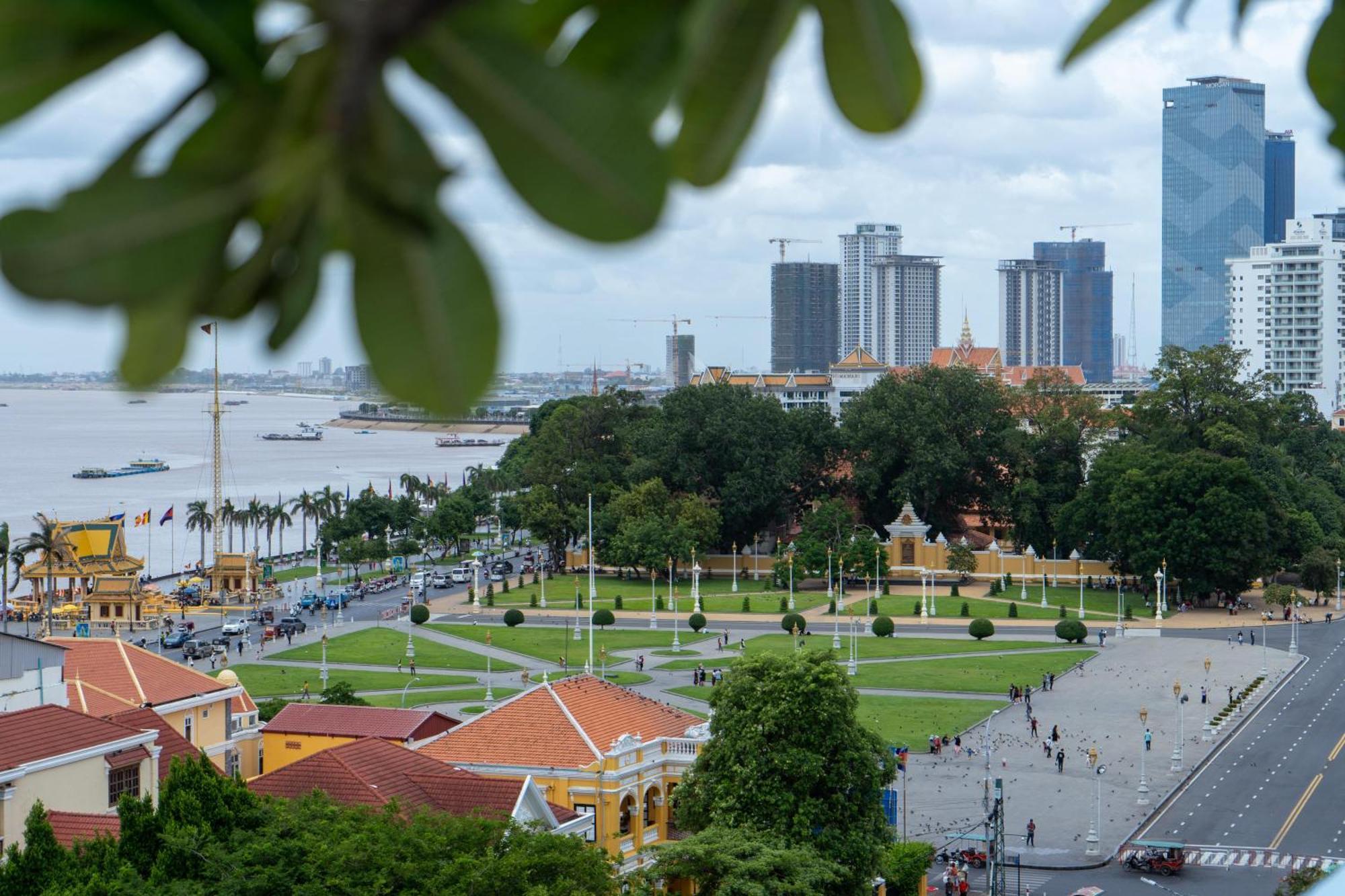 The Frangipani Royal Palace Hotel Phnom Penh Exterior photo
