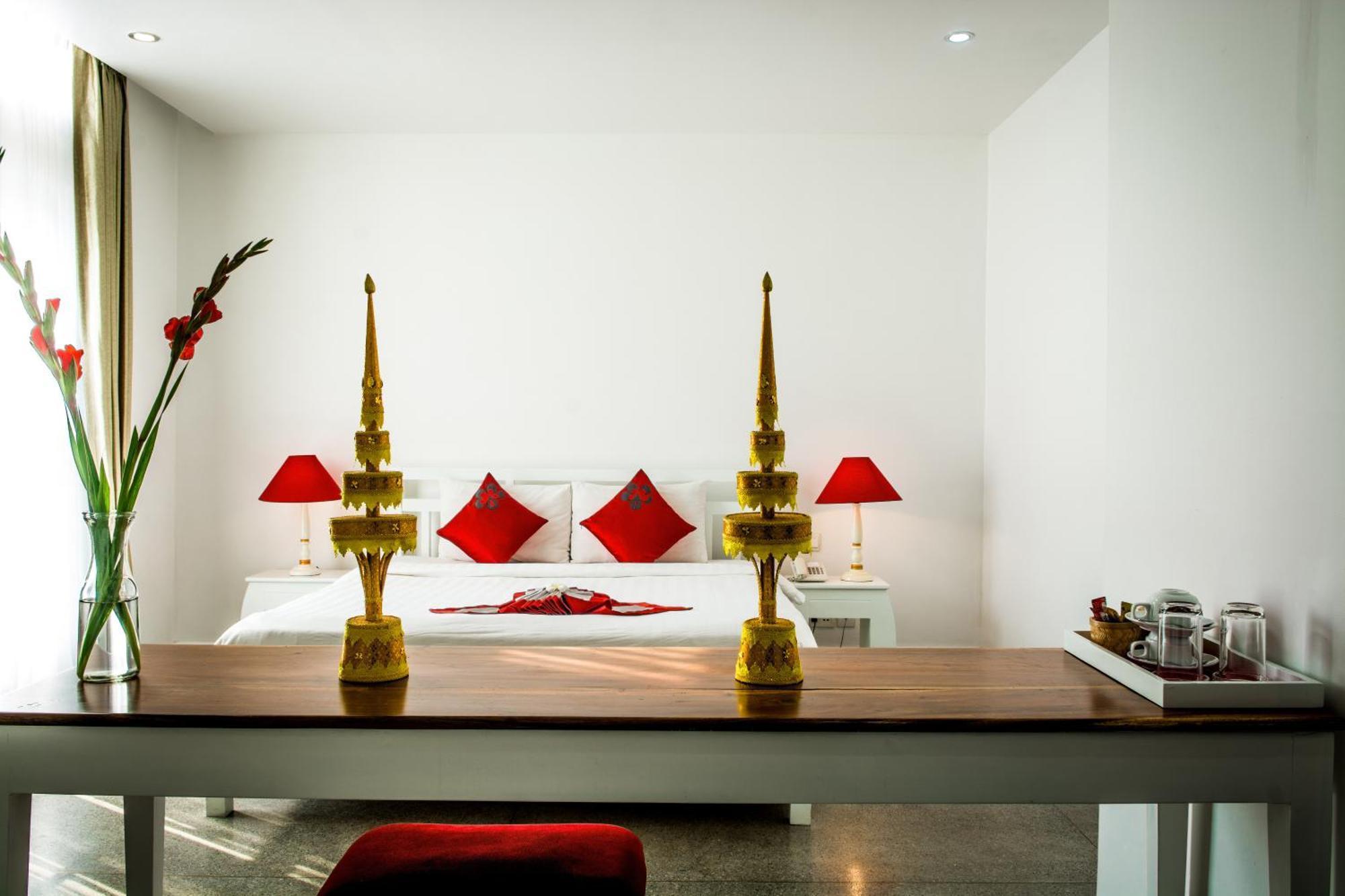 The Frangipani Royal Palace Hotel Phnom Penh Exterior photo