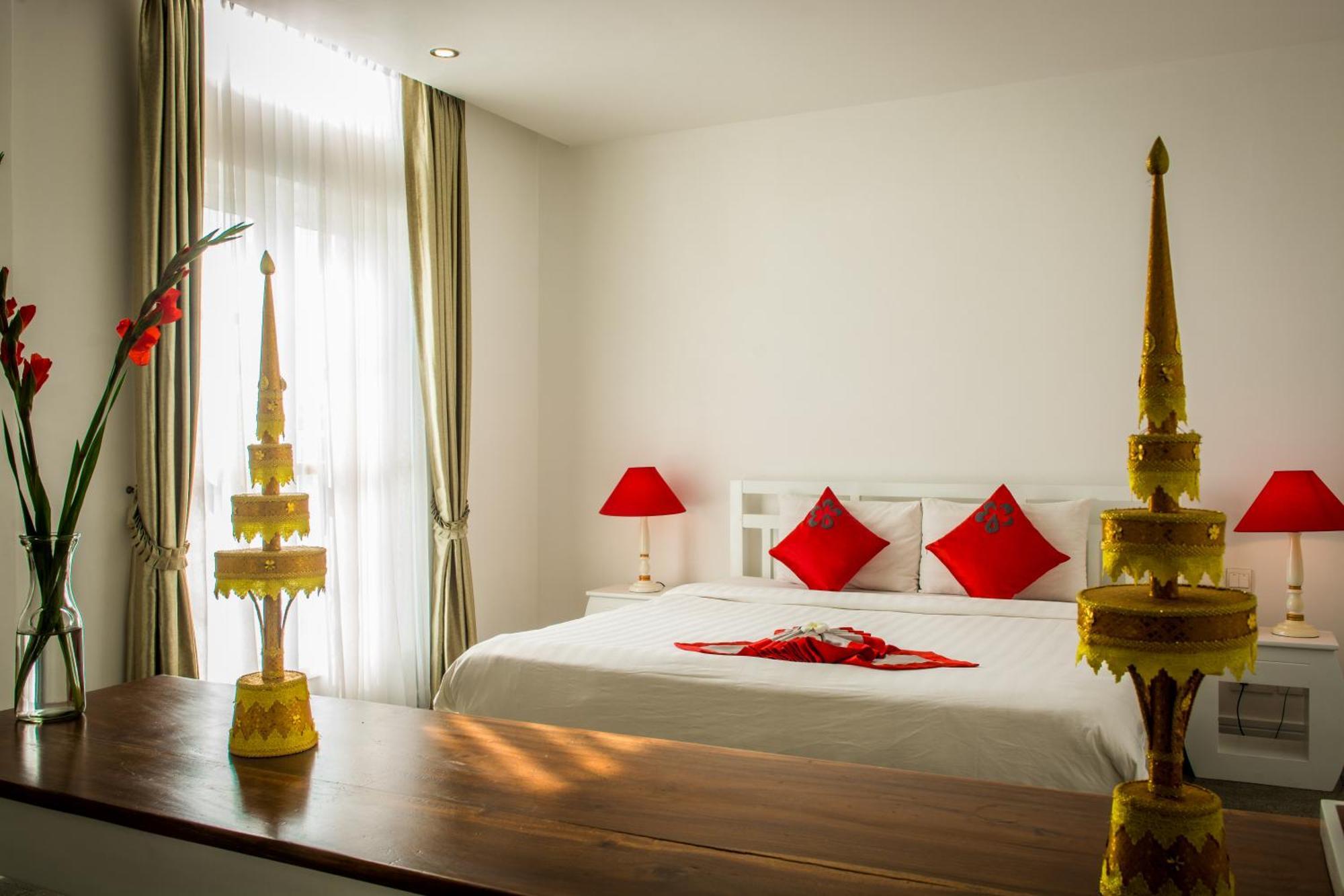 The Frangipani Royal Palace Hotel Phnom Penh Exterior photo