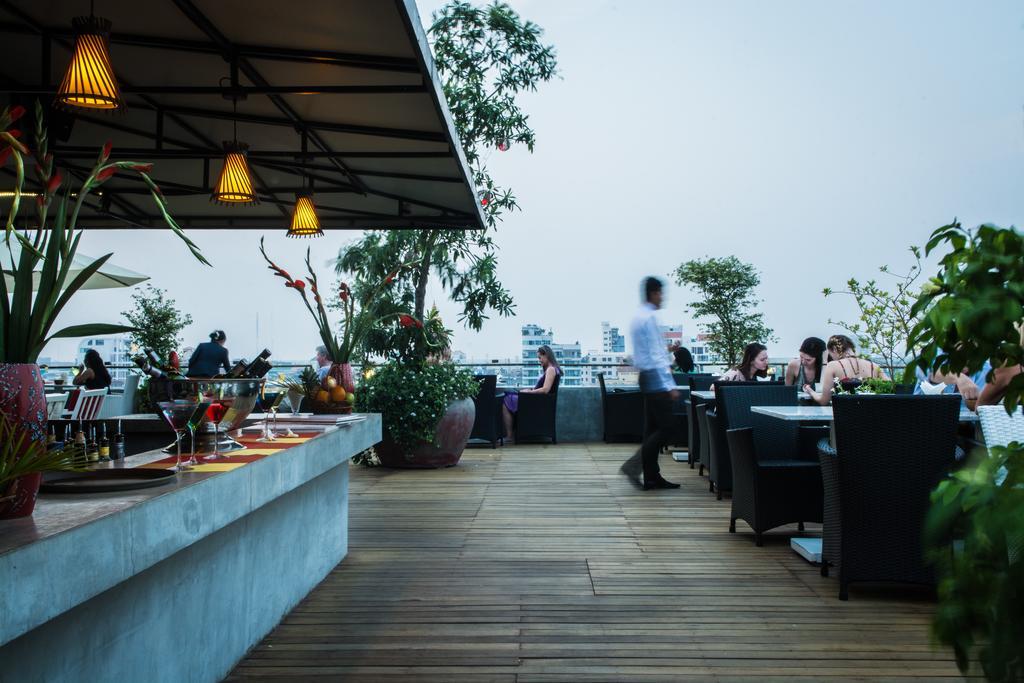 The Frangipani Royal Palace Hotel Phnom Penh Exterior photo